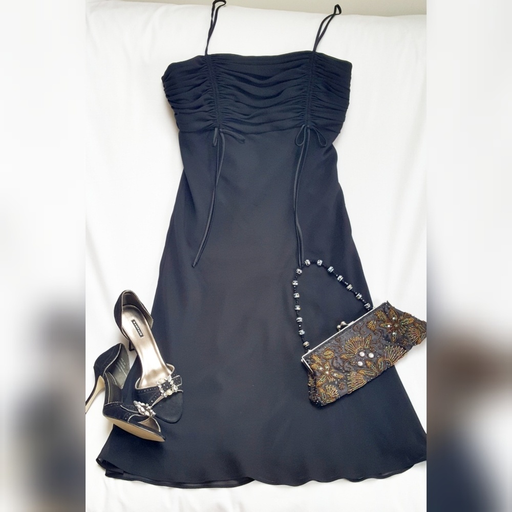 VTG DE LARUE Collection black empire strap dress
